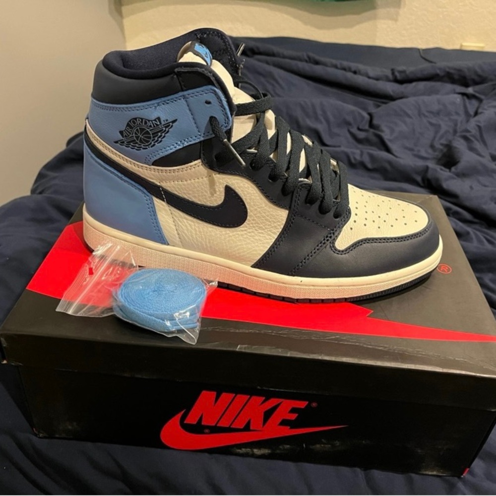 Air Jordan 1 Retro High Obsidian